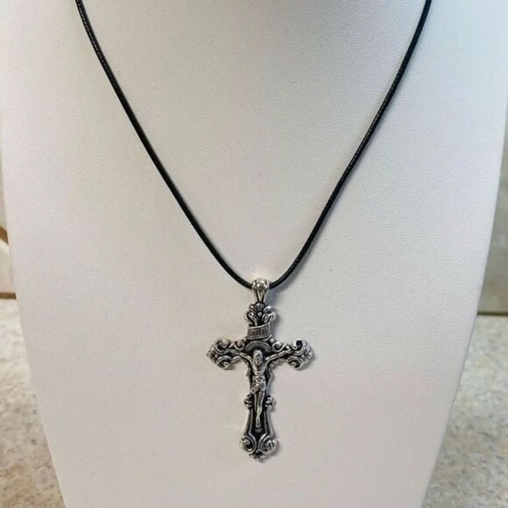Vintage Style Ornate‎ Silver Crucifix Cross Pendant Necklace Religious Jewelry